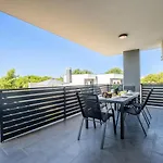 Domus Alba 아파트 풀라