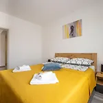 Domus Alba 아파트 풀라
